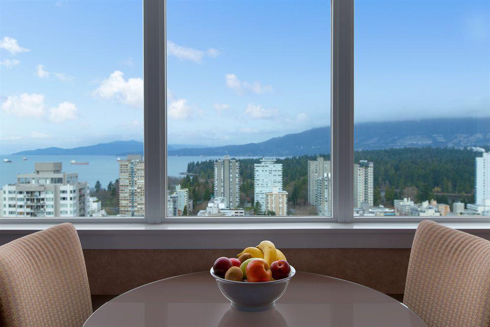 Coast Plaza Hotel And Suites Vancouver Zewnętrze zdjęcie